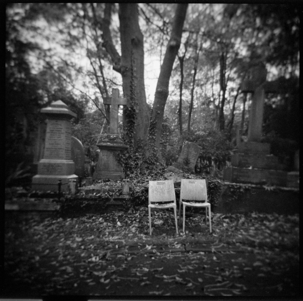Two Chairs Highgate Holga 120n